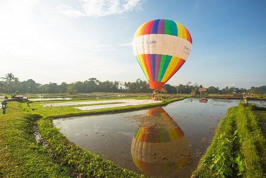 MENIKMATI PEMANDANGAN DESA UBUD MELALUI CARA LAIN DENGAN BALON UDARA