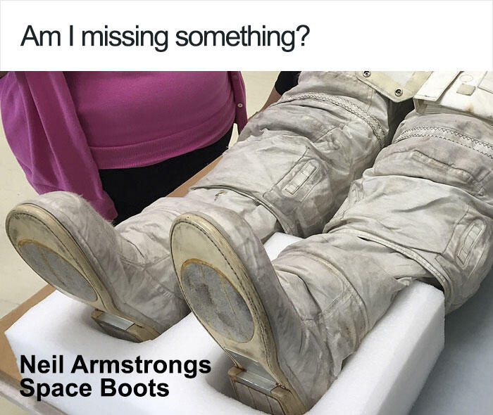 Teori Konspirasi Beda Jejak Kaki Neil Armstrong di Bulan