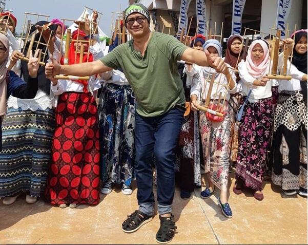 Bukan Cuma Rhoma Irama, Artis-artis Ini Ngaku Punya Istri Lebih dari Satu