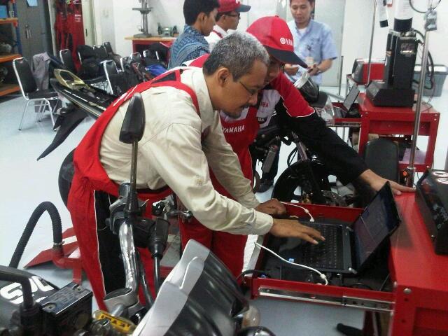 &#91;IHATEBIKES&#93; Biaya Servis Motor Injeksi di Bengkel Resmi &amp; Umum