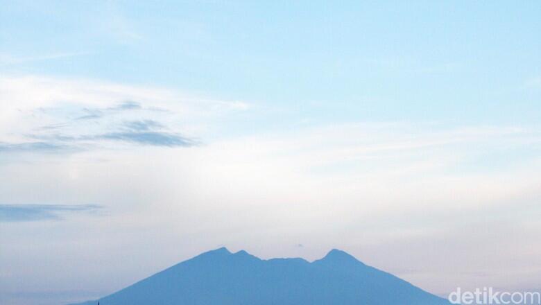 PVMBG: Gunung Salak Tidak Erupsi, Kondisinya Normal - AWAS HOAX