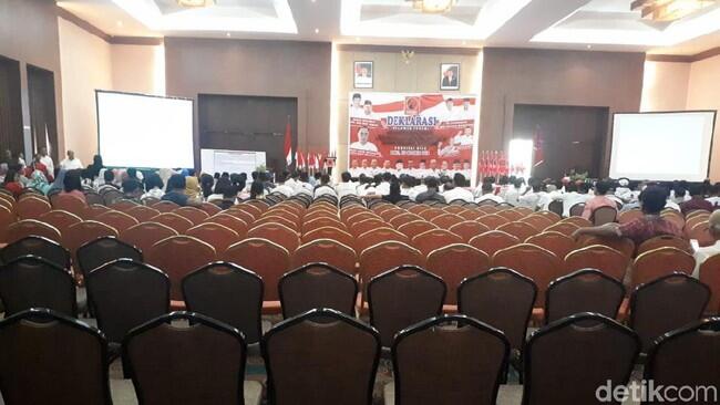 Banyak Kursi Kosong, Begini Deklarasi Dukung Jokowi di Pekanbaru