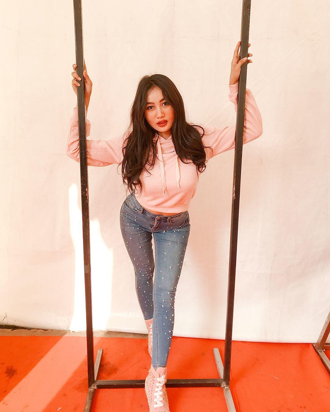10 Foto Terbaru Pamela Safitri Duo Serigala, Bikin Susah Fokus