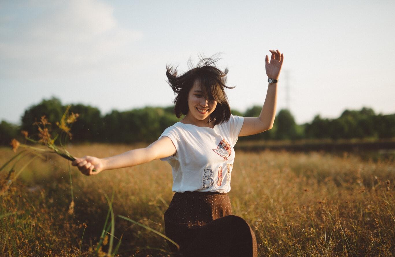 6 Tips Traveling saat Matahari Terik, Biar Kulit Gak Makin Gosong