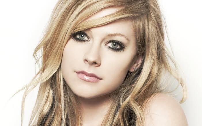 6 Lagu Avril Lavigne Paling Hits di Kalangan Remaja Tahun 2000an