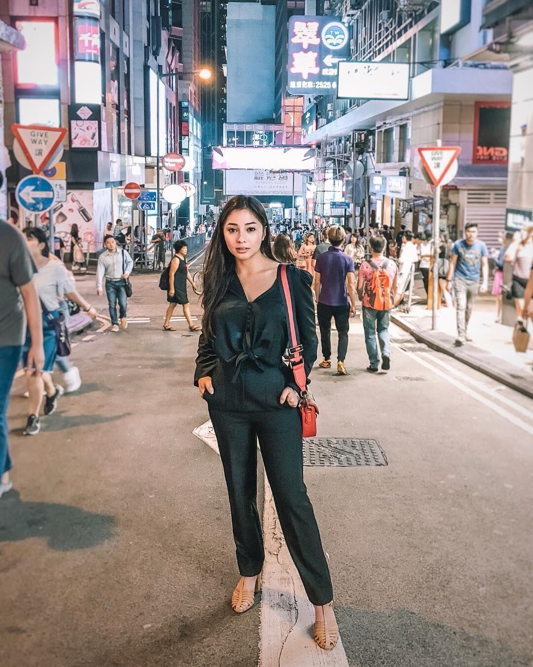 8 Inspirasi Gaya Traveling Nikita Willy, Stylish untuk OOTD Liburan!