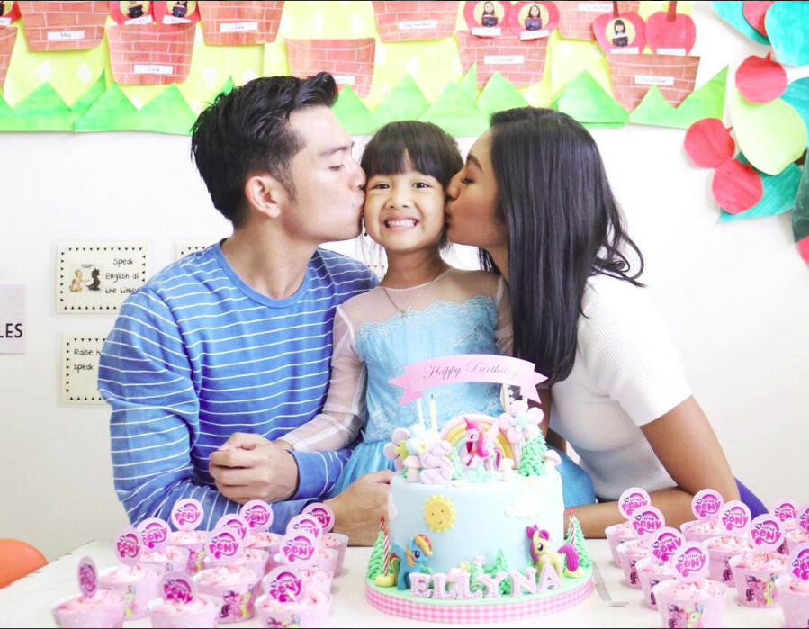 Pernikahan Artis-artis Ini Tenang Banget Gan, tapi Ujung-ujungnya Cerai