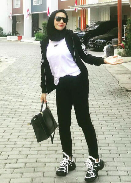Pantas Nggak Sih? Shinta Bachir dan Nikita Mirzani Berantem karena Utang Rp 2,5 Juta