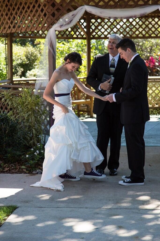 Ingin Tampil Beda di Hari Pernikahan? Ini 10 Gaya Brides dengan Sneakers