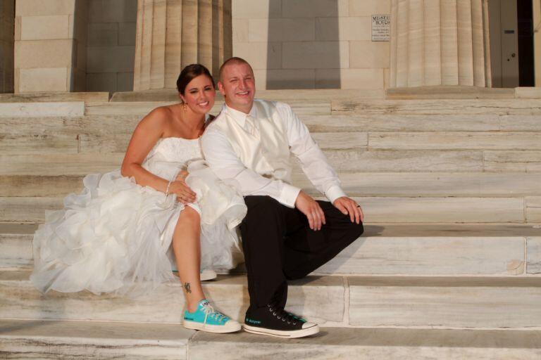 Ingin Tampil Beda di Hari Pernikahan? Ini 10 Gaya Brides dengan Sneakers