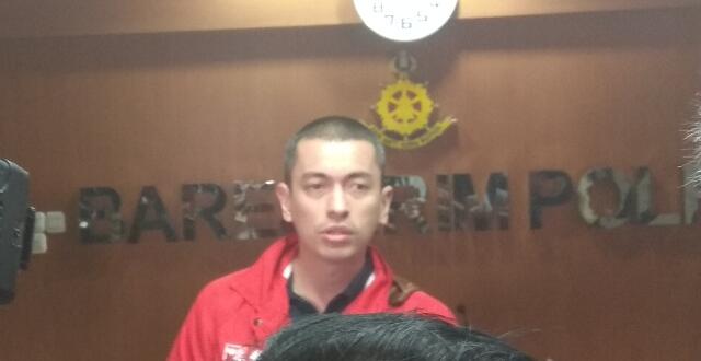 Rian Ernest Bernyali Menghadapi Fadli Zon