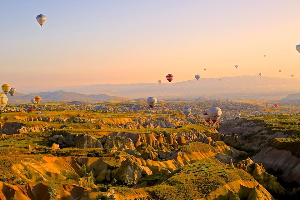 15 Wisata yang Harus Dikunjungi Sekali Seumur Hidup, Gak Bakal Rugi!