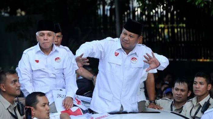 Disambut Tanjidor di Acara PIM, Prabowo Joget