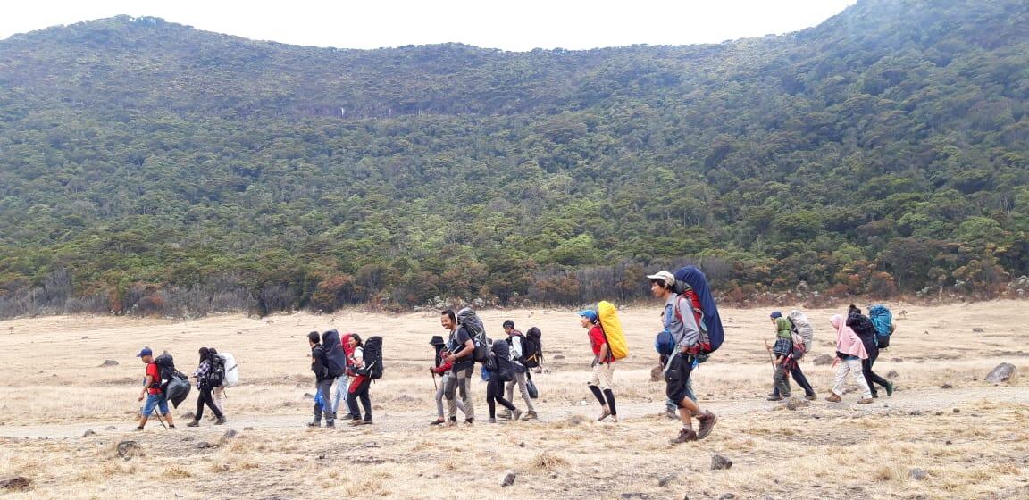 &#91;COC Travellers&#93; Tips &amp; Cerita Pendakian Menghapus Luka di Gunung Gede #AslinyaLo