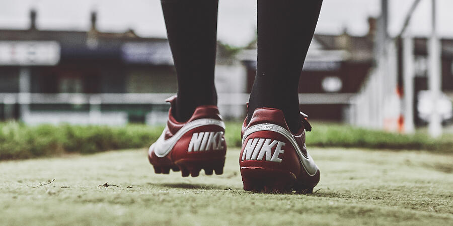 The Classic Copa Gloro Vs Premie 2.0, Adidas Vs Nike yang Vintage!
