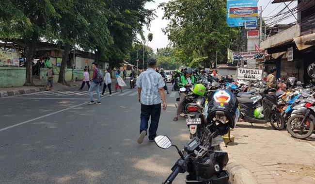 Alasan Pengemudi Transportasi "Online" di Bekasi Enggan Mangkal di Pangkalan