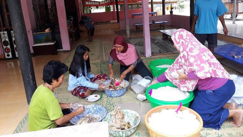 Persiapan Sedekah Laut Diobrak-abrik, Polisi Sita Spanduk dan Penjor