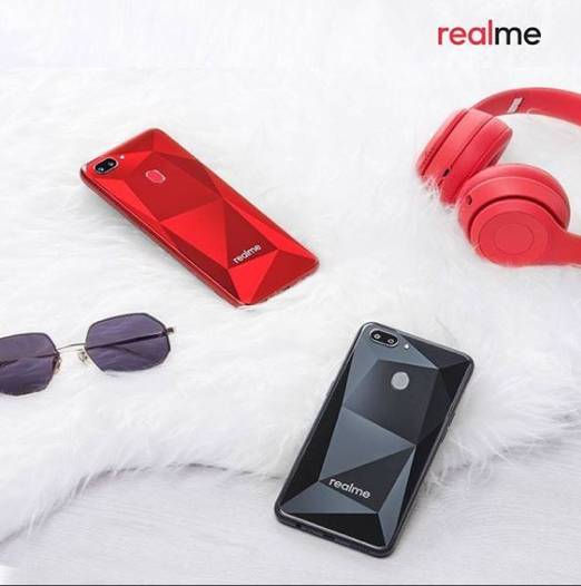 Perdana Dijual di Indonesia, Realme 2 Mulai Jam 11.00 Hari Ini!