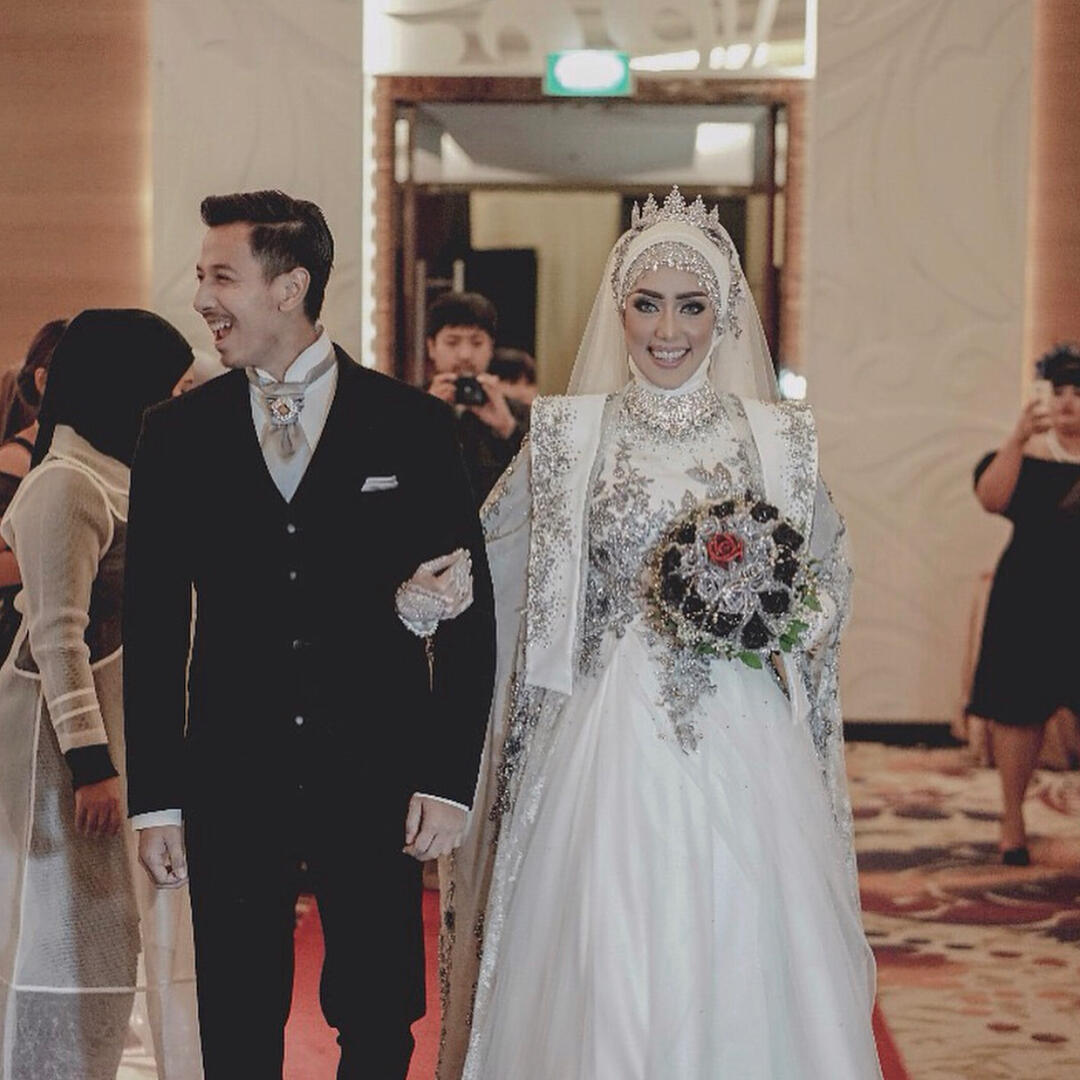 10 Inspirasi Gaun Pengantin Muslimah Bergaya Modern Bak Putri