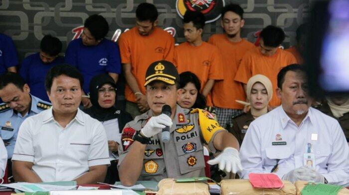 Polda Kalbar Tangkap WNA China Bawa 100 Gram Narkotika Jenis Ketamin