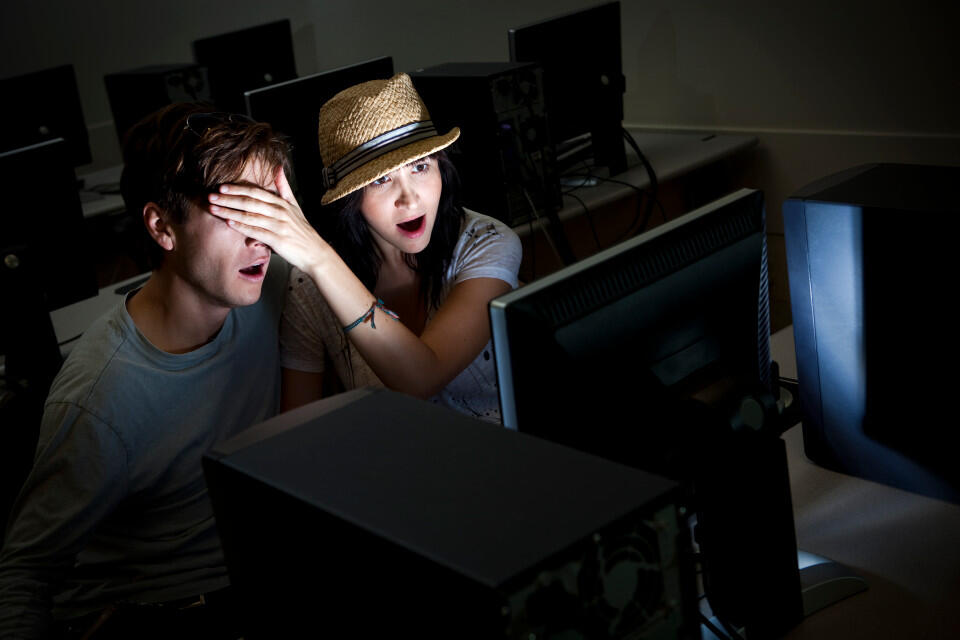 WOW! YOUTUBE Tumbang 1 Jam,Traffic Situs "VIDEO DEWASA" Meningkat 21%!