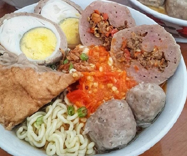 Pedas Nendang! 5 Tempat Ini Punya Bakso Mercon Isi Rawit