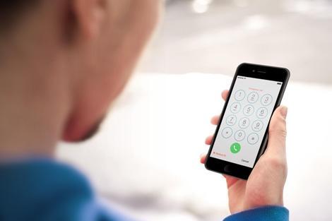 4 HAL YANG SEBENARNYA TERJADI KETIKA PACAR MENGAKU JARANG PEGANG HP