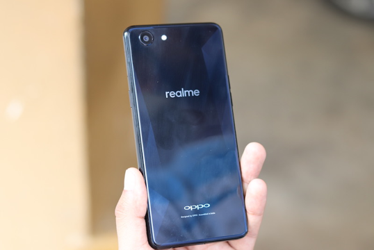 Wah Ternyata Realme 2 Pro Kembarannya OPPO F9