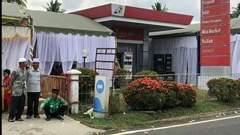 Anak Mad-dog! Pasangan In Menikah di SPBU Gan!