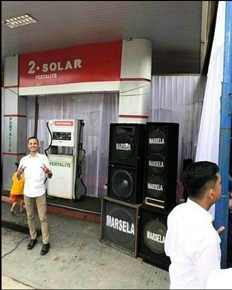 Anak Mad-dog! Pasangan In Menikah di SPBU Gan!