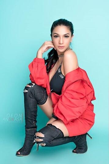 Siva Aprilia, Model Seksi Ini yang Viral karena Payudara Tersikut Petarung MMA