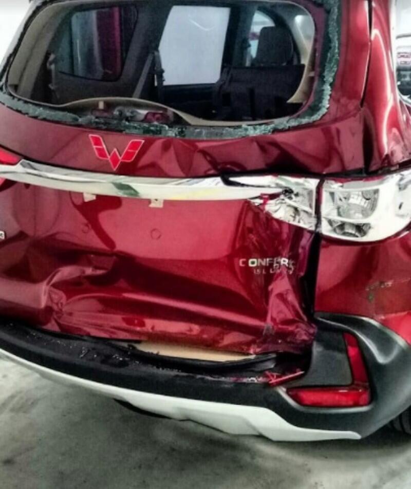 Video Kondisi Wuling Confero Usai Tertabrak Truk Tronton