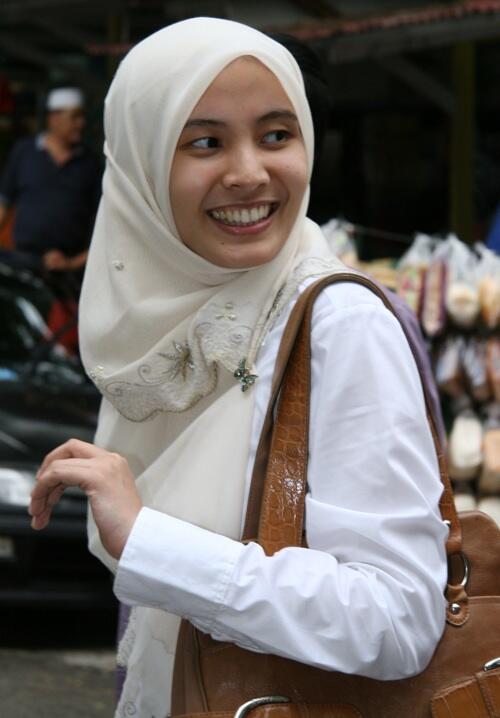 Hanum Rais Dibandingkan dgn Putri Ex Wakil PM Malaysia,kader Nasdem:bak bumi&langit