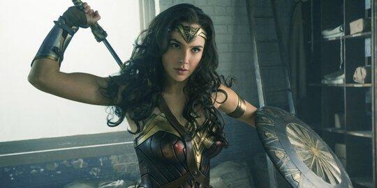 10 Superhero wanita terseksi yang jadi pujaan para pecinta komik dan film