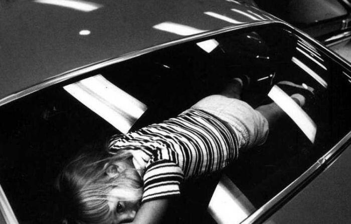 BOCAH TEWAS TERKUNCI DI DALAM MOBIL, SALAH SIAPA?