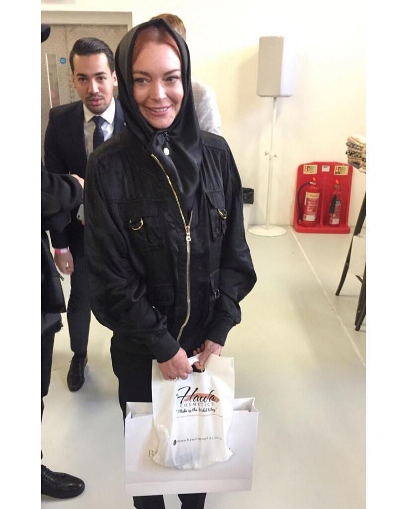 Ketika Lindsay Lohan Pakai Kerudung Rp159 Ribu Karya Jenahara