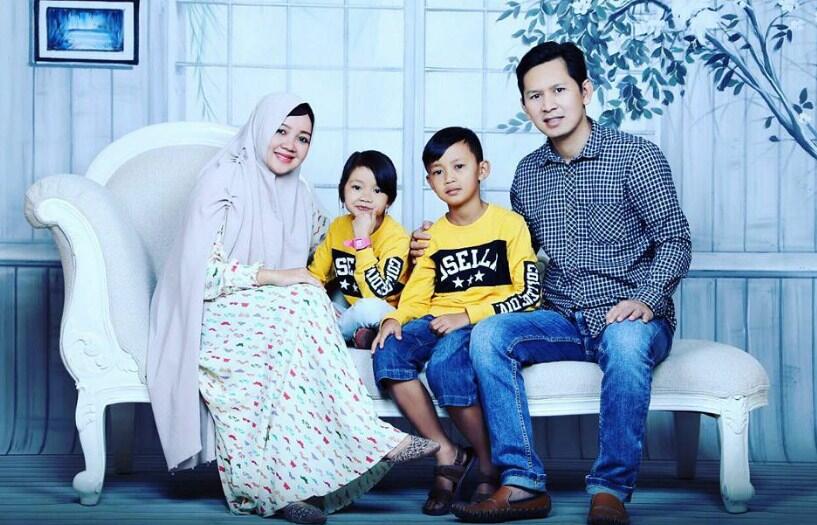 LUAR BIASA...! ANAK MUDA INI BIKIN STADION BERTARAF INTERNATIONAL DI DESA TERPENCIL