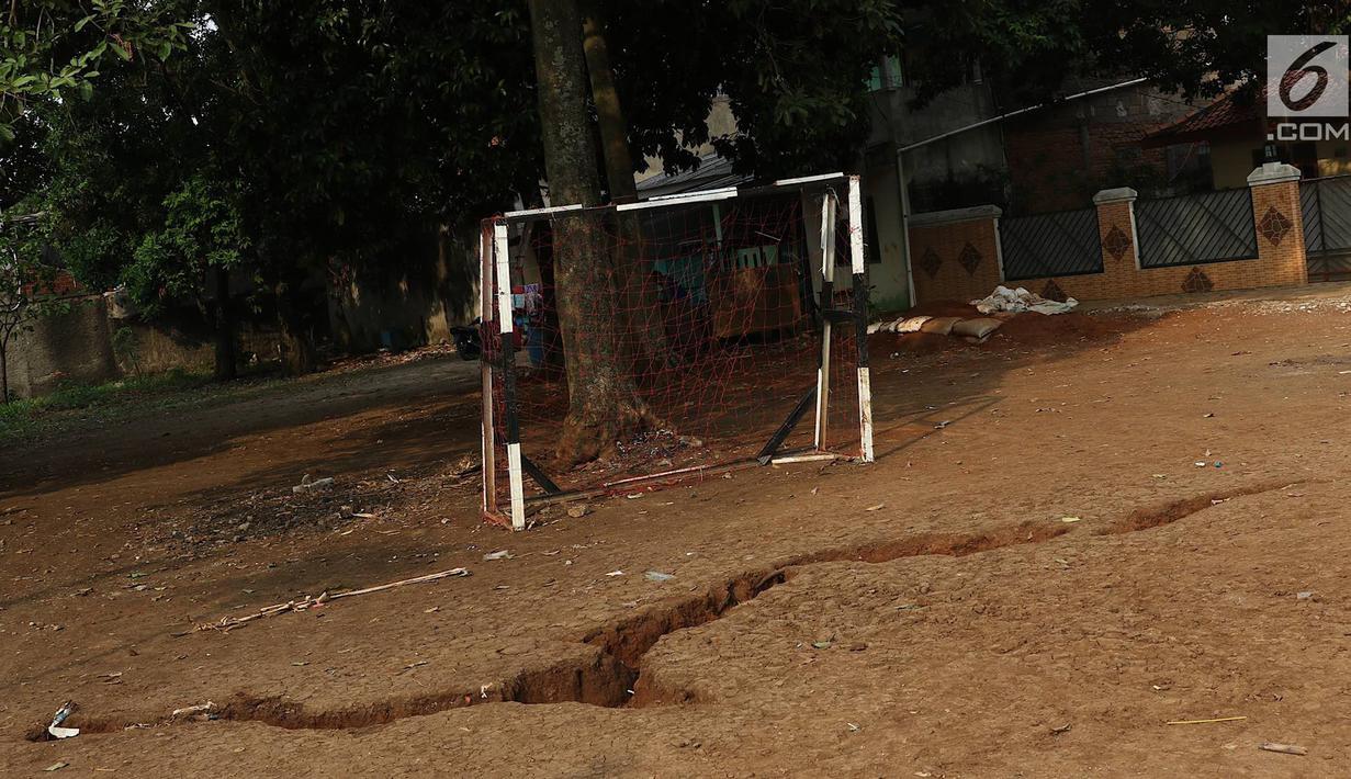 Mengejutkan, Fenomena Tanah Terbelah di Depok