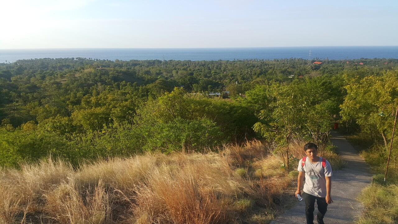 &#91;COC Travellers&#93; JALAN – JALAN HEMAT ke BUKIT BATU KURSI BALI #AslinyaLo