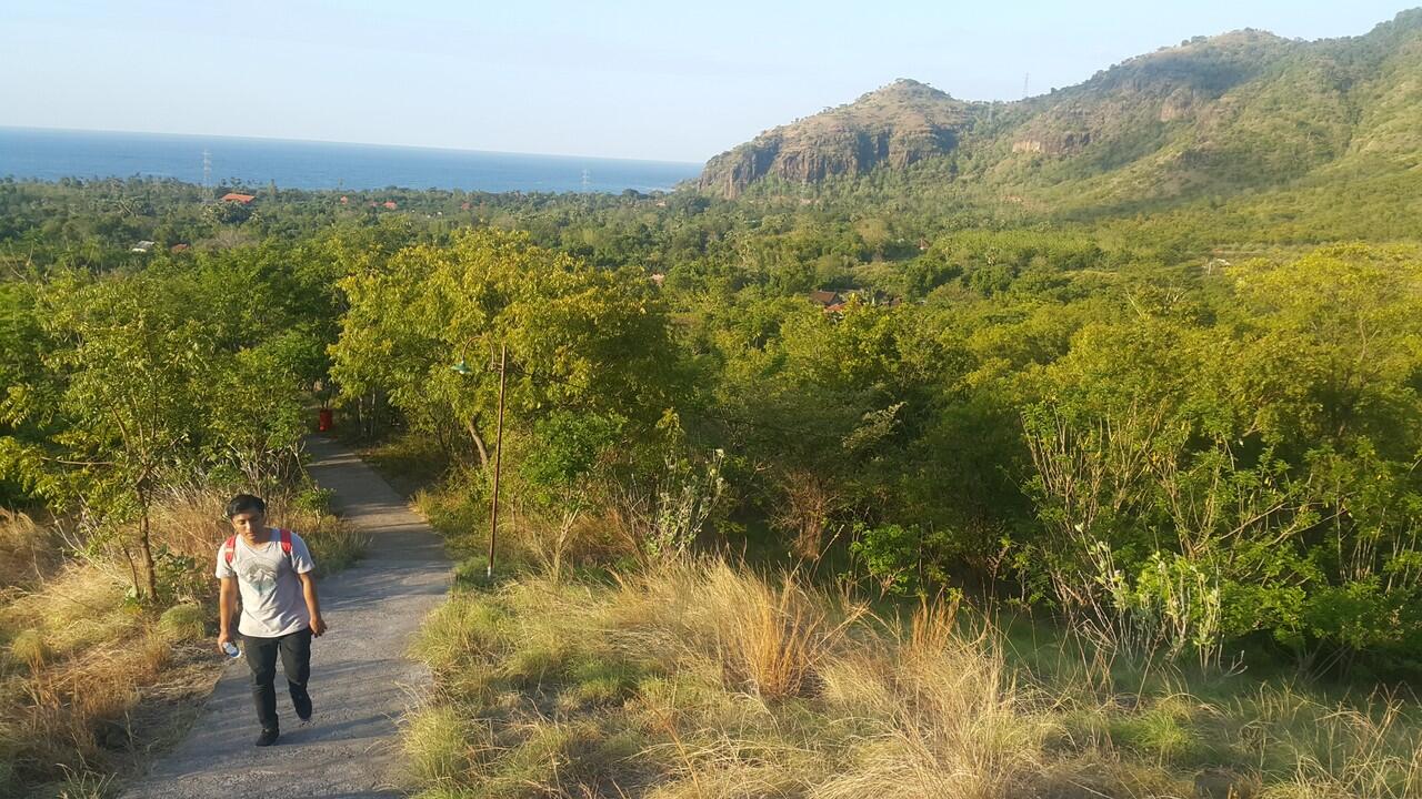 &#91;COC Travellers&#93; JALAN – JALAN HEMAT ke BUKIT BATU KURSI BALI #AslinyaLo