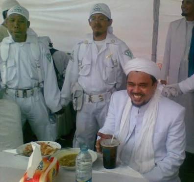 Kawal Sidang Praperadilan, Massa FPI Duduki PN Bandung