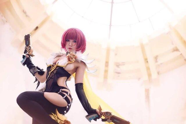 Cantik, Sexy, dan Mematikan! Cosplay Violet Yang Bikin Agan Rela di Tembaknya!