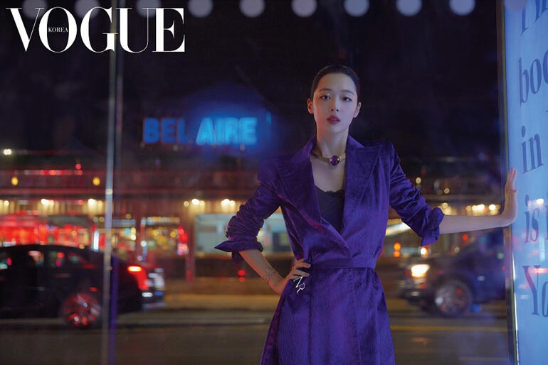 Sulli Bergaya ala New Yorker Buat Vogue Korea, Elegan dan Menggoda