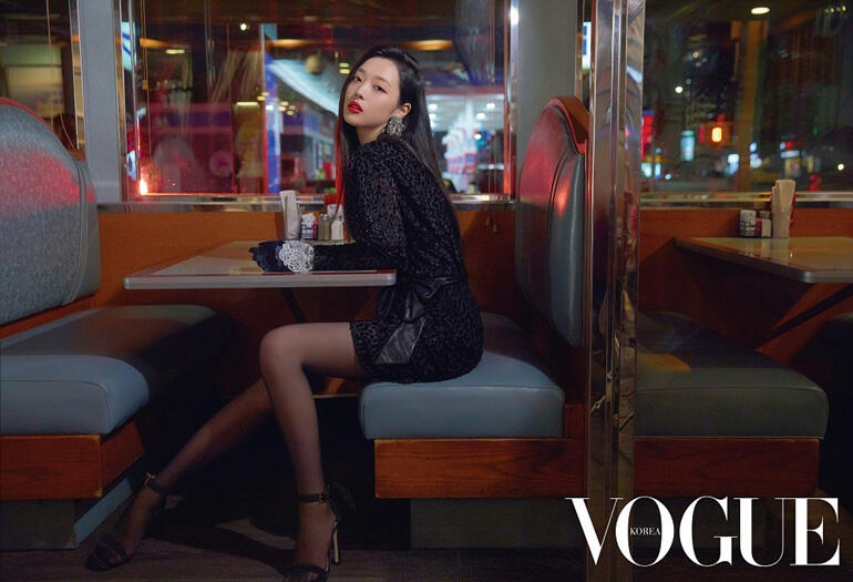 Sulli Bergaya ala New Yorker Buat Vogue Korea, Elegan dan Menggoda