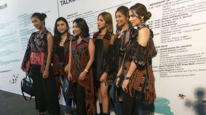 Seksinya Girls Squad di Front Row Show Anne Avantie JFW 2019
