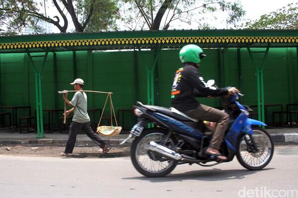 Melihat Trotoar Khusus PKL di Kuningan Jakarta

