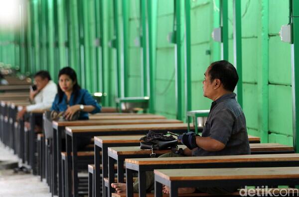 Melihat Trotoar Khusus PKL di Kuningan Jakarta