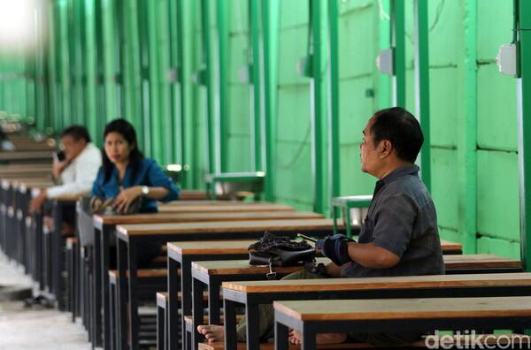 Melihat Trotoar Khusus PKL di Kuningan Jakarta

