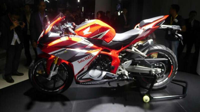 R25, Ninja 250 dan CBR250RR, Mana Lebih Oke?