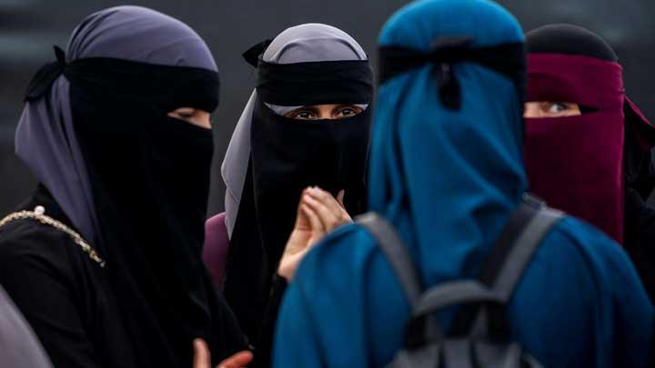 Aljazair Terbitkan Larangan Pakai Cadar di Tempat Kerja